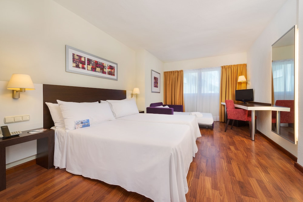ROOM, DOUBLE BED, LARGE