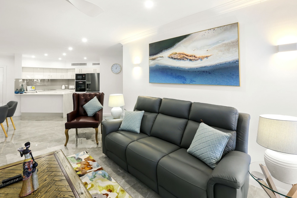On the Beach Holiday Apartments 41/68