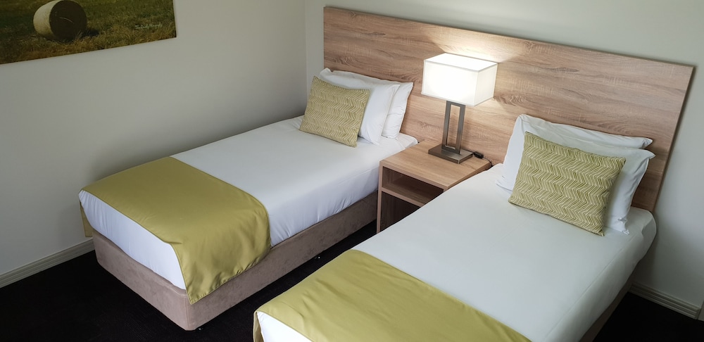 Quality Inn Carriage House 11/44