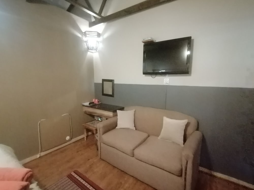 Ibis Place Guest House 26/50