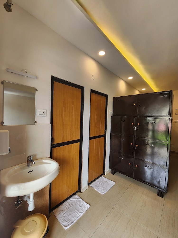 All Seasons Guest House 31/43