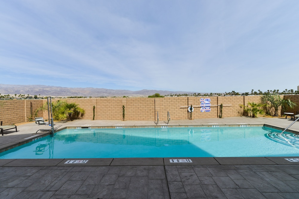 Holiday Inn Express Hotel & Suites Indio - Coachella Valley 3/78