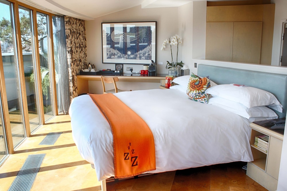 Marrable's Farringdon Hotel 25/36