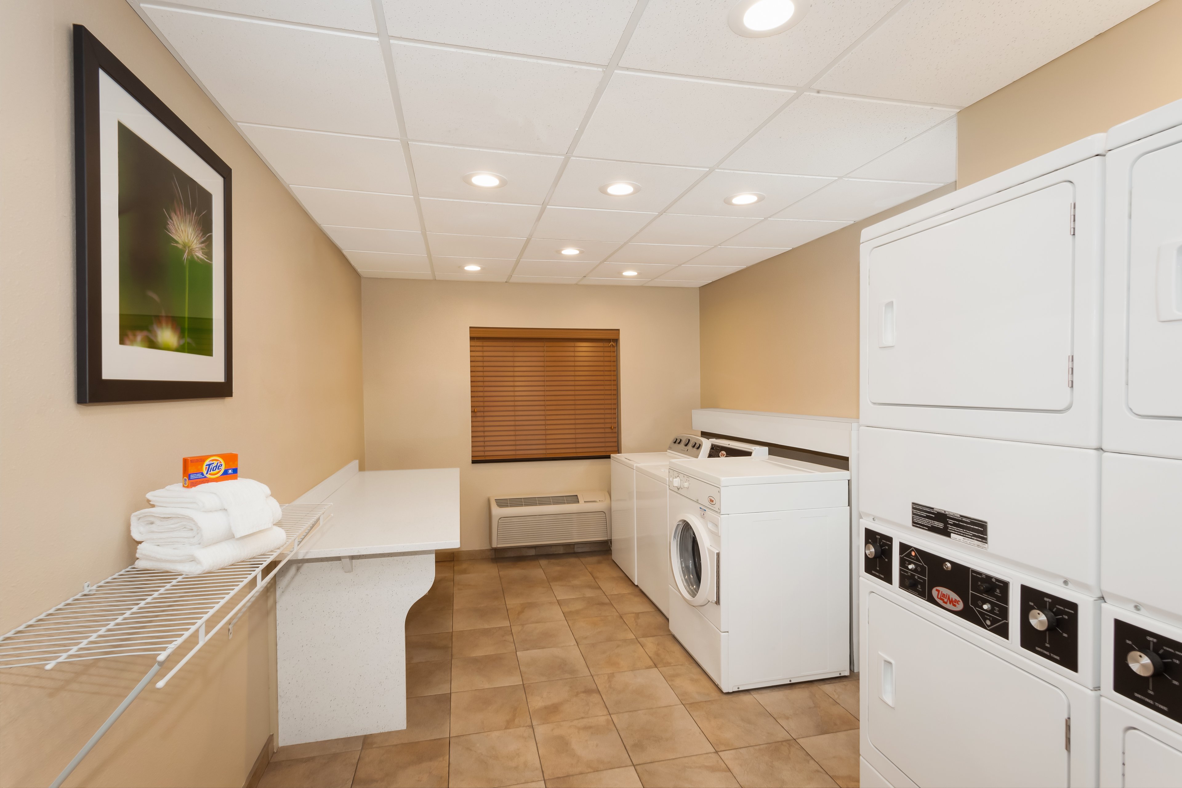 CANDLEWOOD SUITES AURORA- NAPERVILLE 16/51