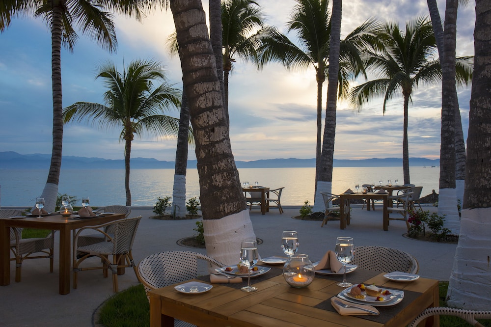 Vista Vallarta All Suites on the Beach 64/75