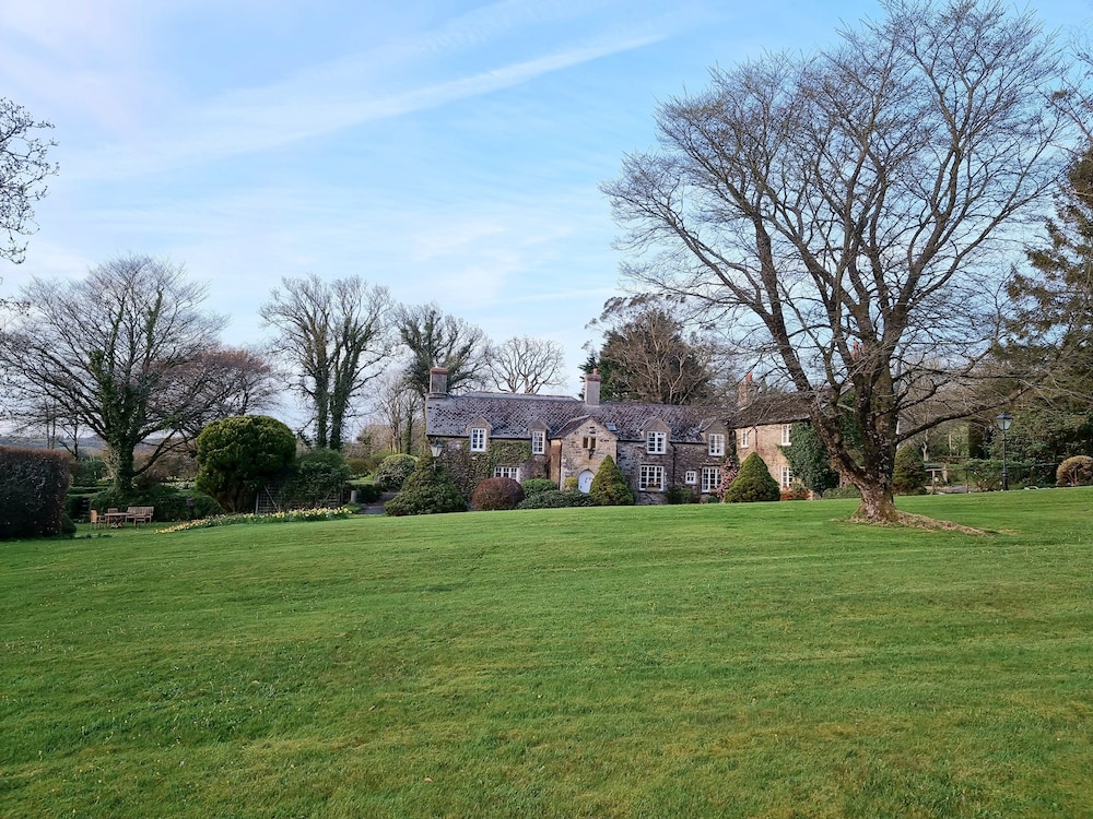 Collaven Manor Hotel 73/78