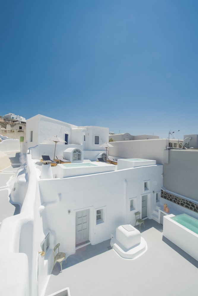 Aqua Serenity Santorini Luxury Suites 1/50
