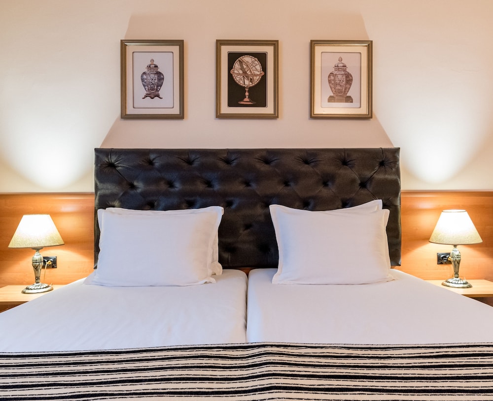 Lotus Hotel 20/63