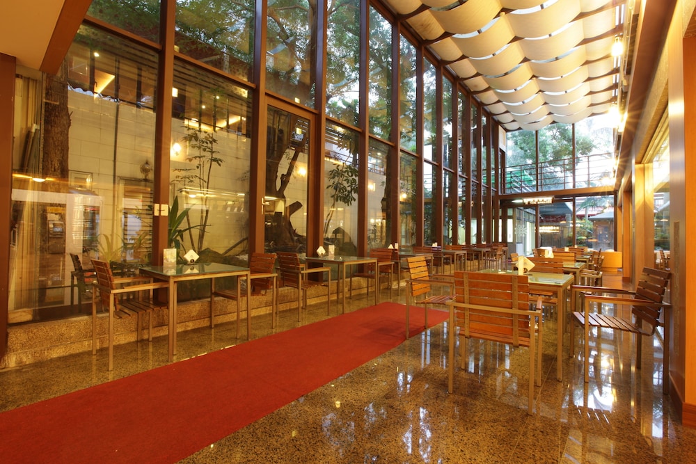Resort One Hotel 24/37