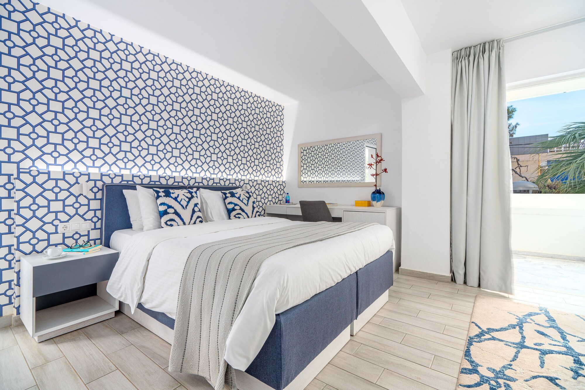 Family Suite, 2 Futon Beds, Queen Bed, Partial Sea View