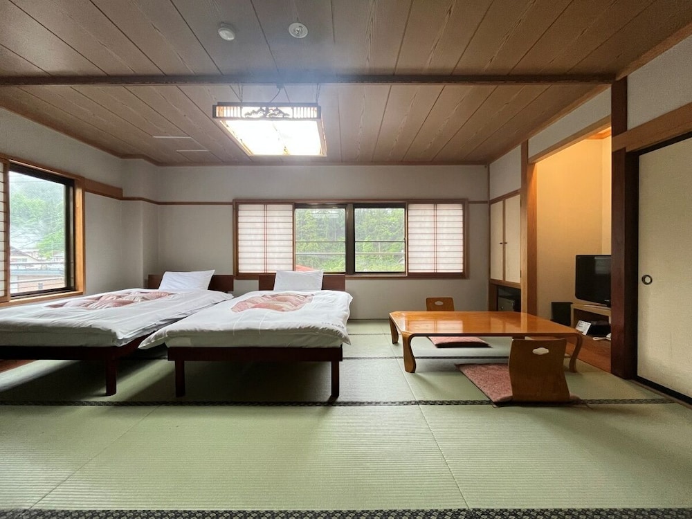 Japanese, Twin Beds