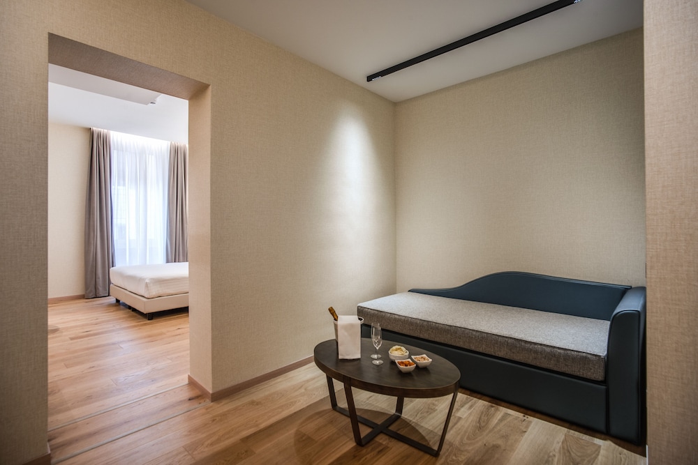 CC Palace Hotel 24/58