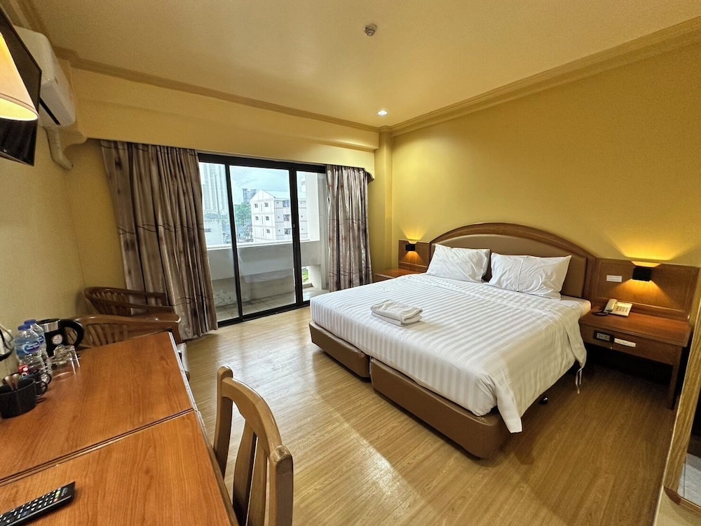 DELUXE, DOUBLE BED