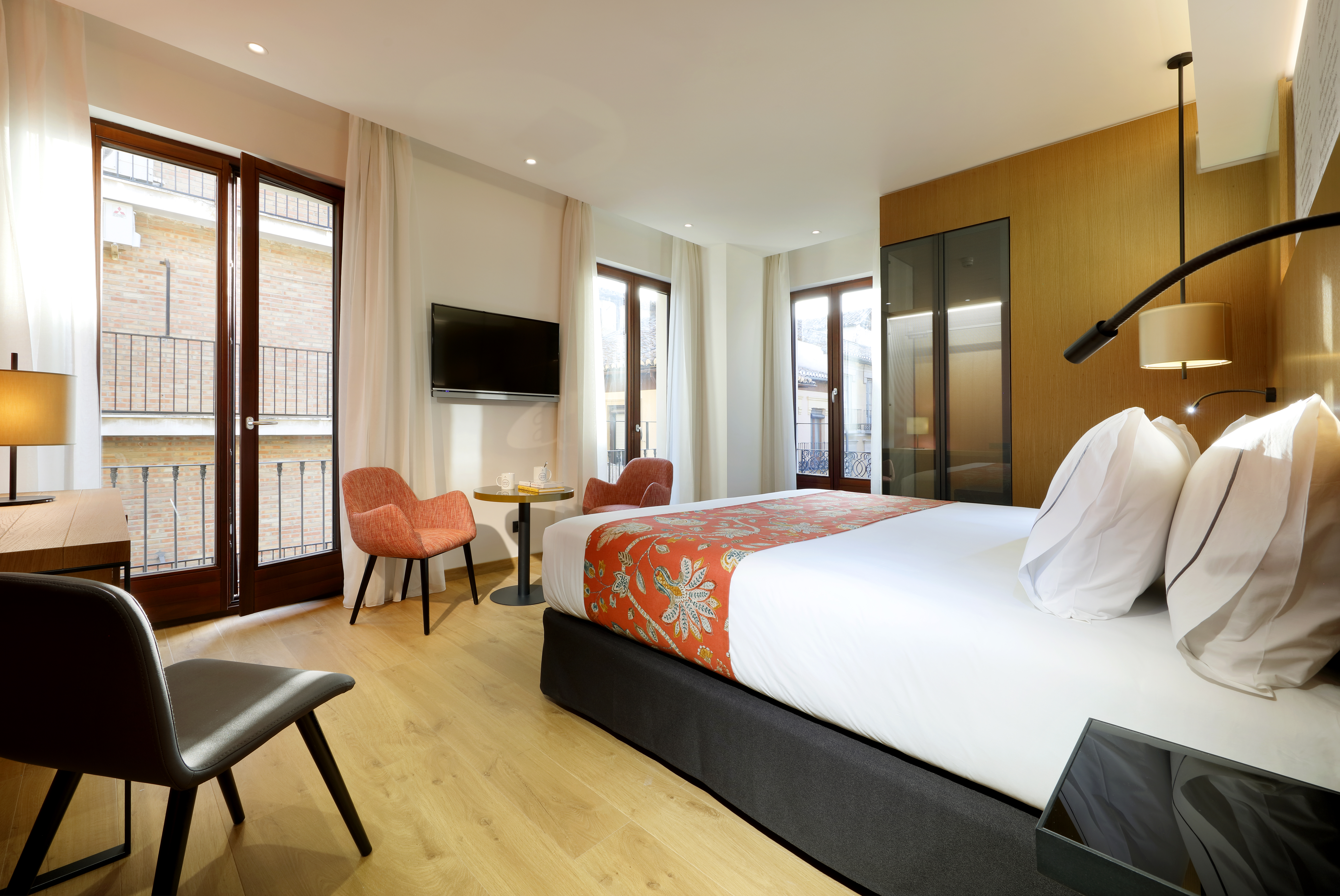 Deluxe, Double or Twin Bed