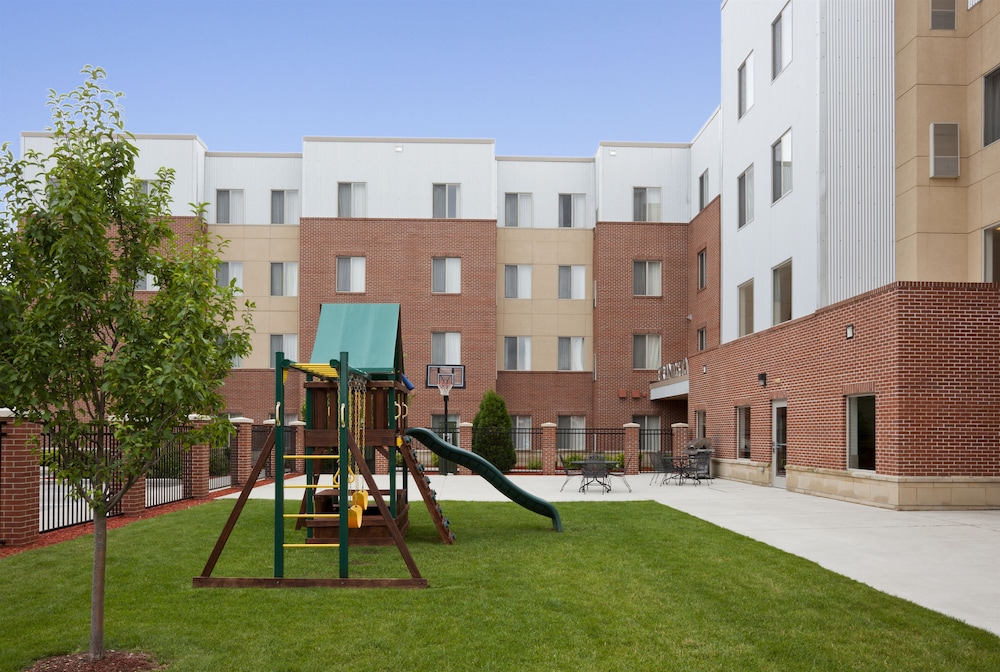 Grandstay Residential Suites Hotel - Sheboygan 62/69