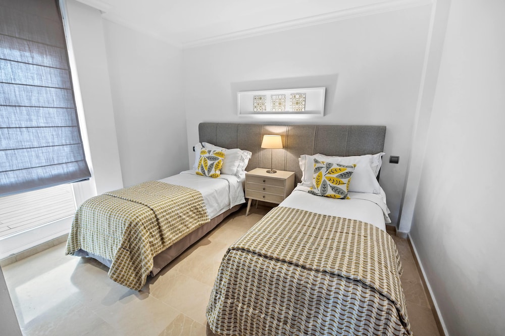 2 BEDROOMS, GRAND, SUITE, HOT TUB