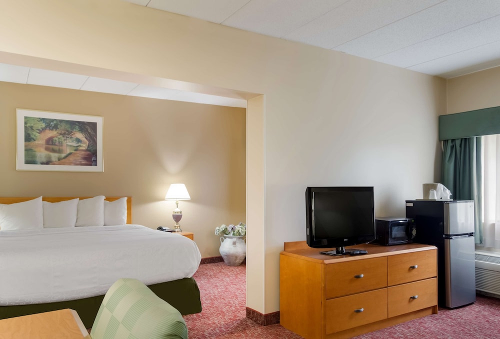 All Seasons Inn & Suites Smithfield Providence 15/36