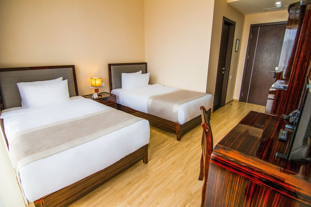 COMFORT, TWIN BEDS, CITY VIEW
