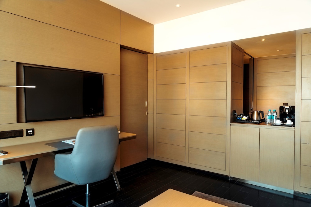 Novotel Chennai Chamiers Road 66/73