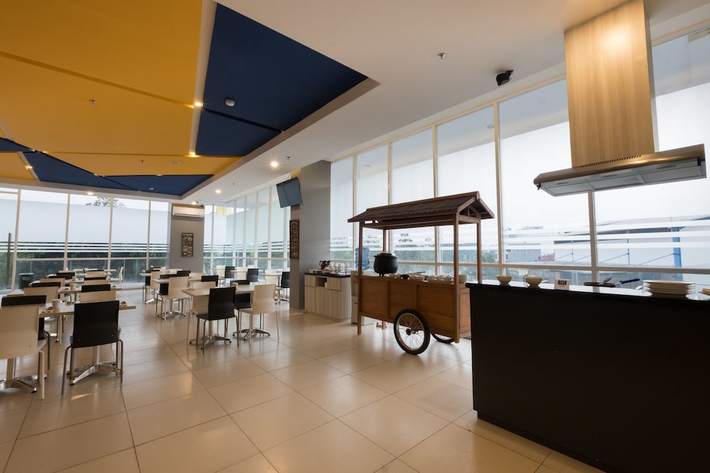 Hotel 88 Bekasi 25/35