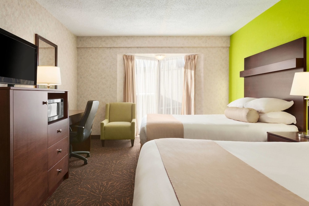 Travelodge By Wyndham Lloydminster 12/33