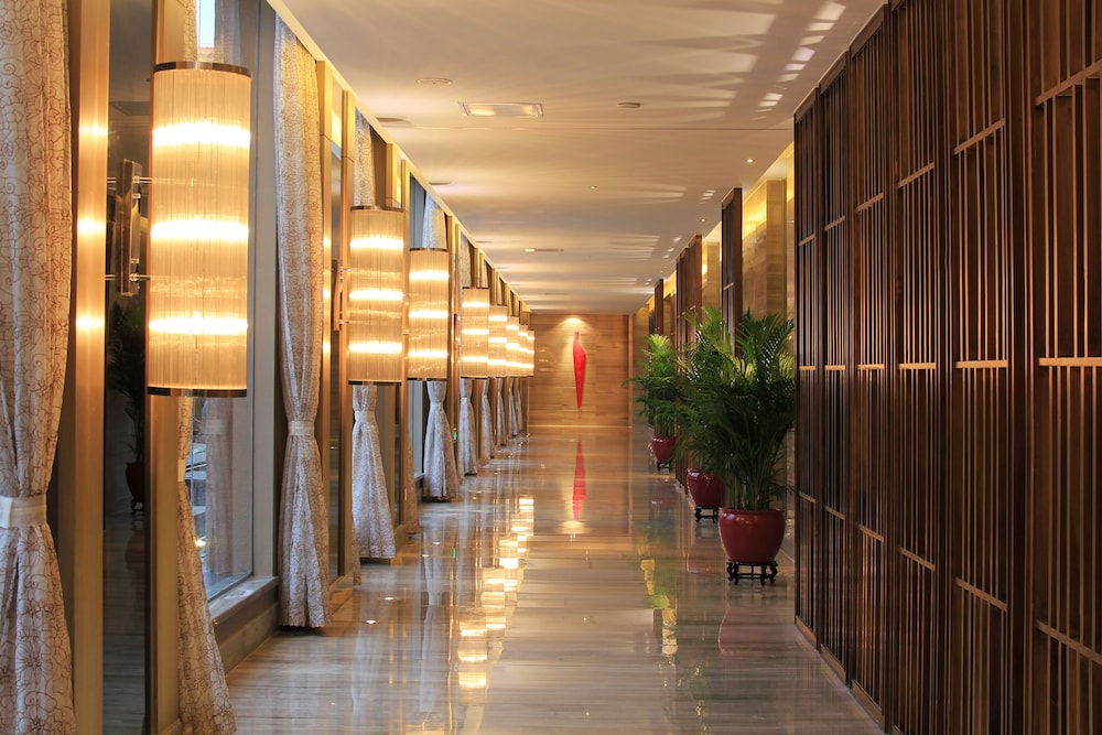 Easeland Hotel 24/42