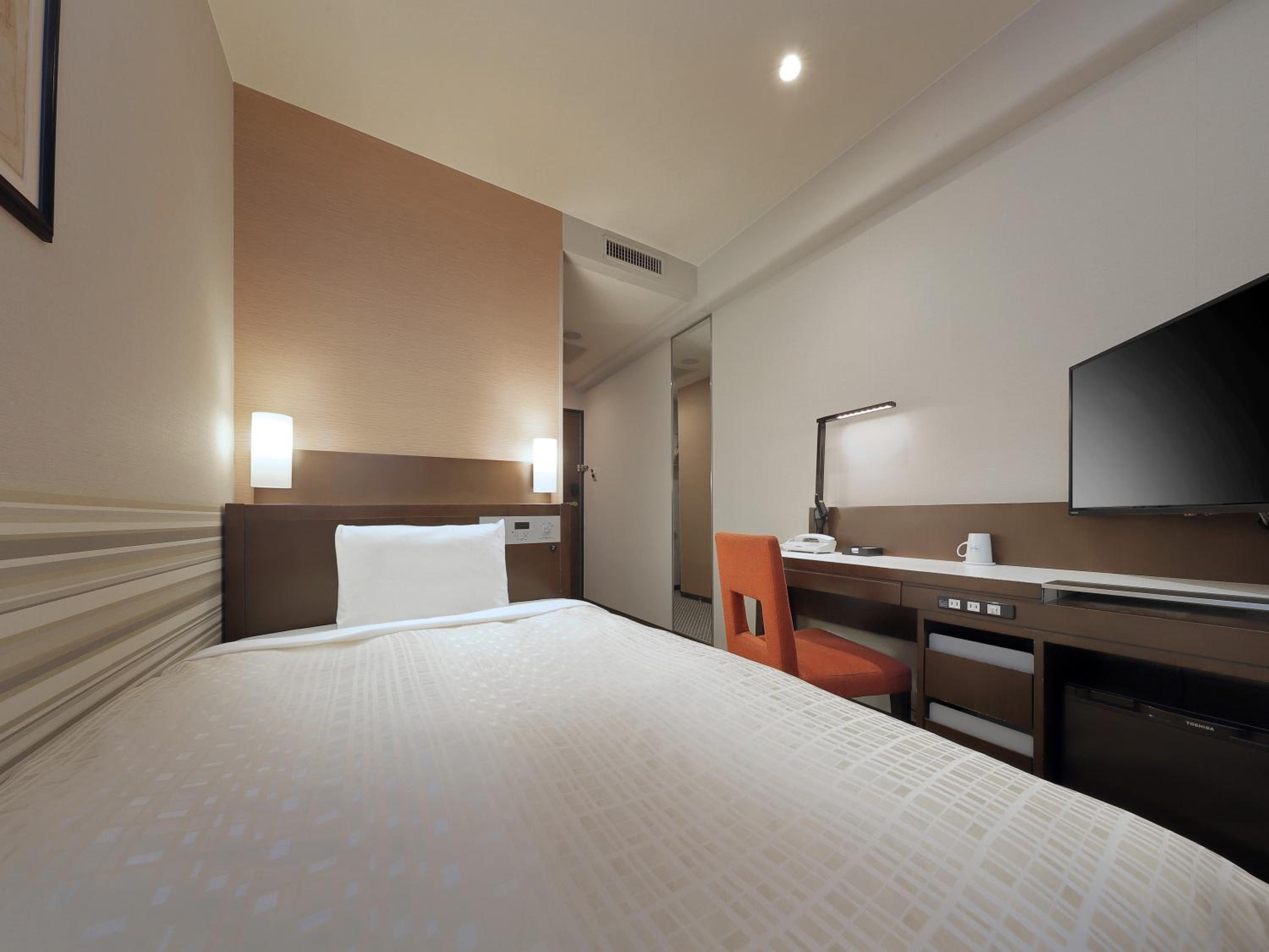 Semi Room, Single, Semi Double Bed