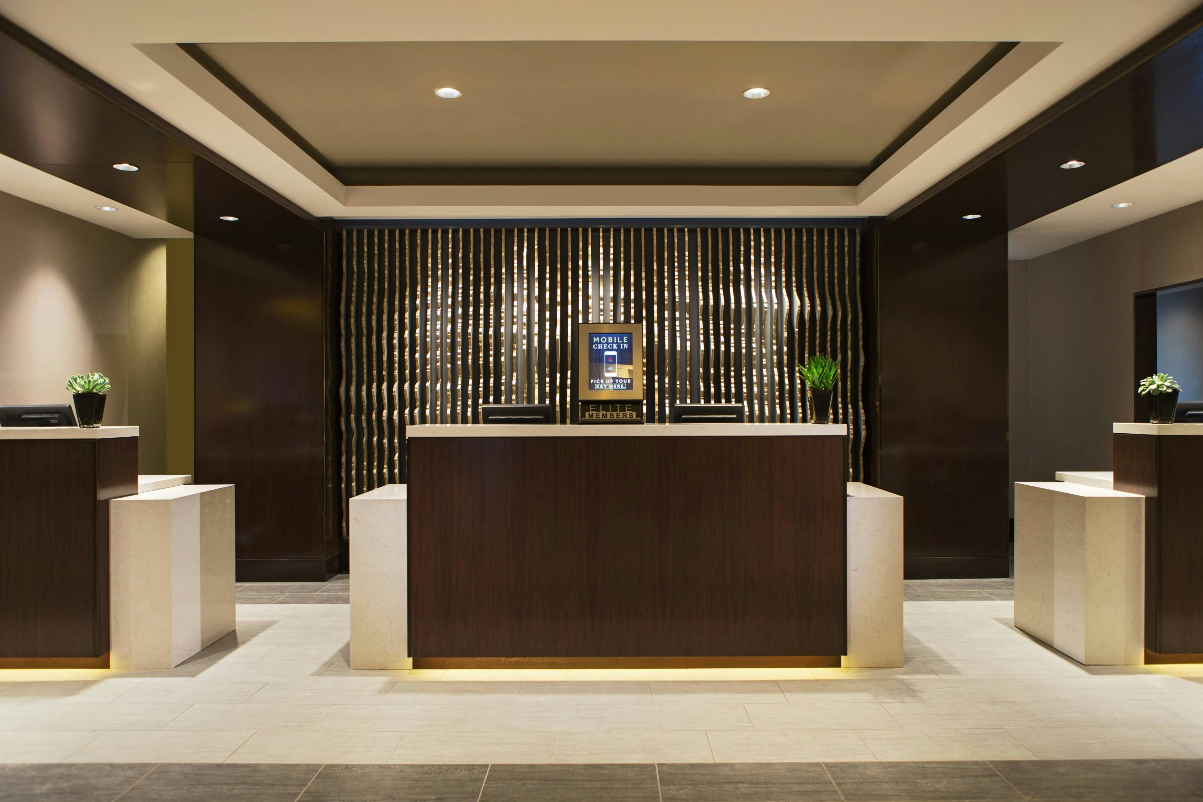 CALGARY MARRIOTT DOWNTOWN HOTEL 7/72
