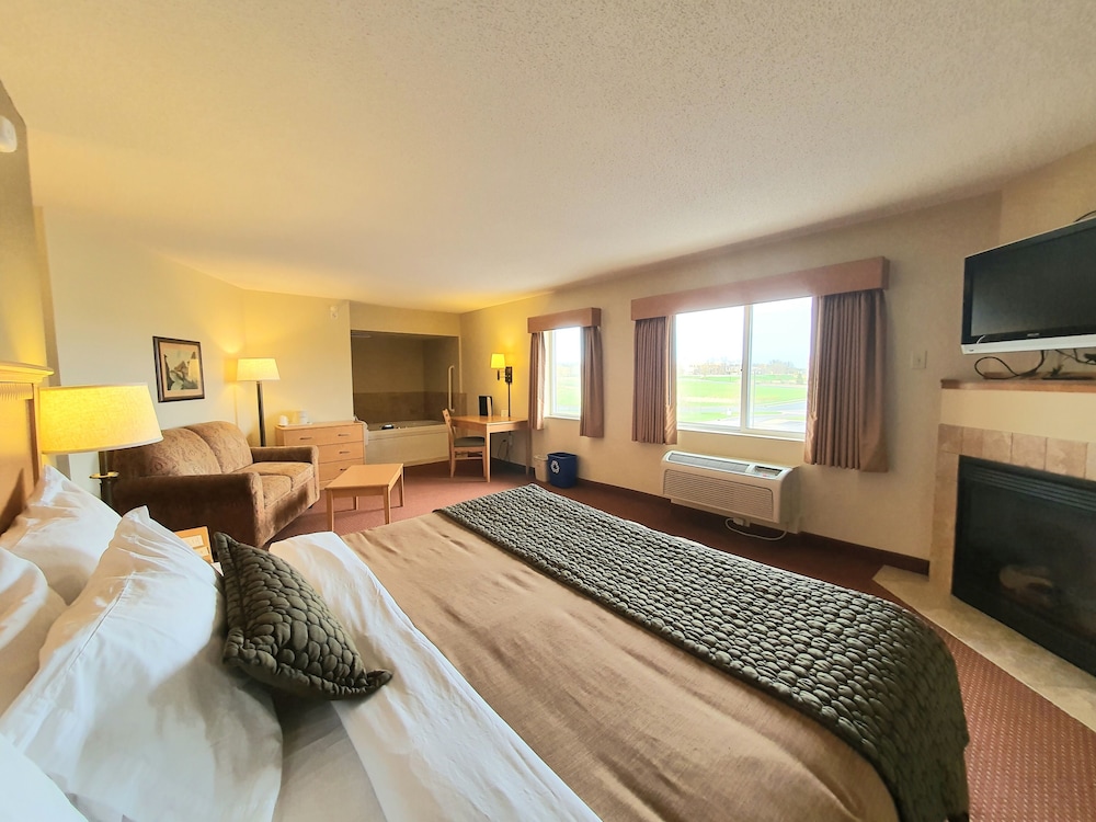 AmericInn by Wyndham Waconia 8/80