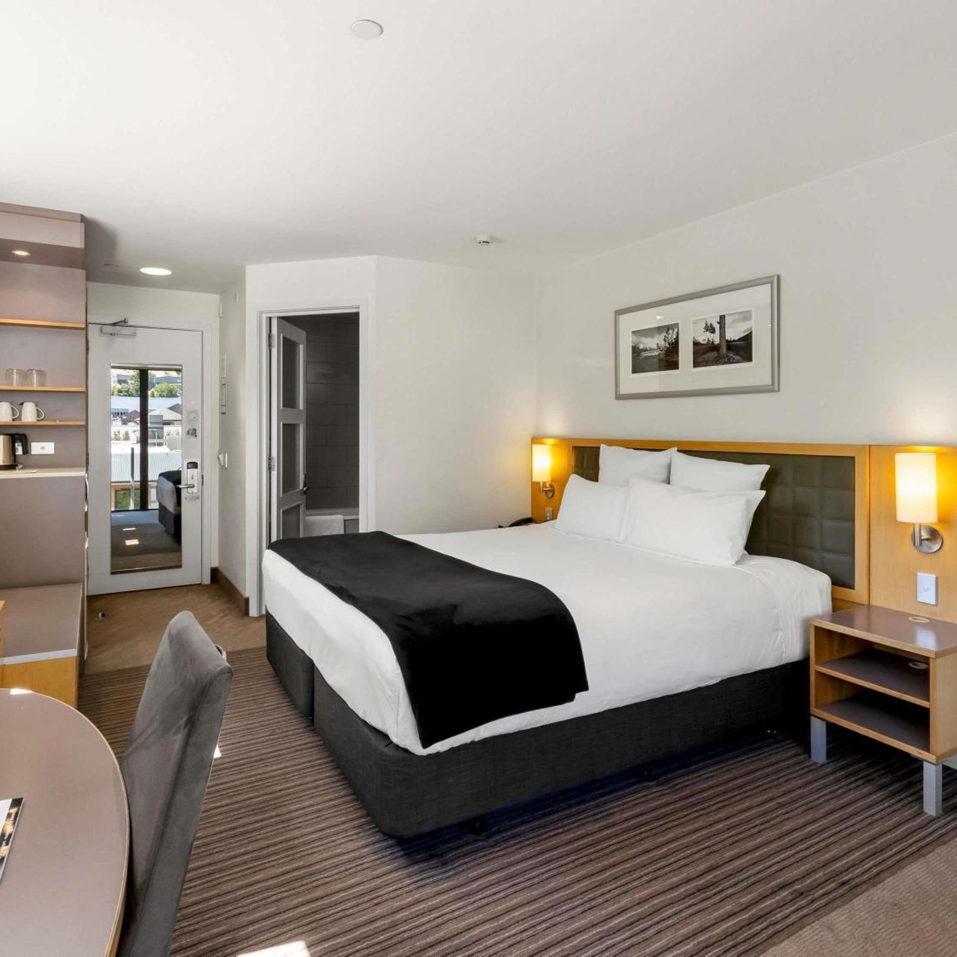 Alpine, King Bed, with View