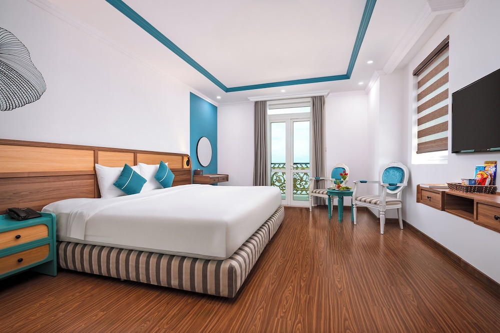 SUITE, DOUBLE BED, OCEAN VIEW, BALCONY