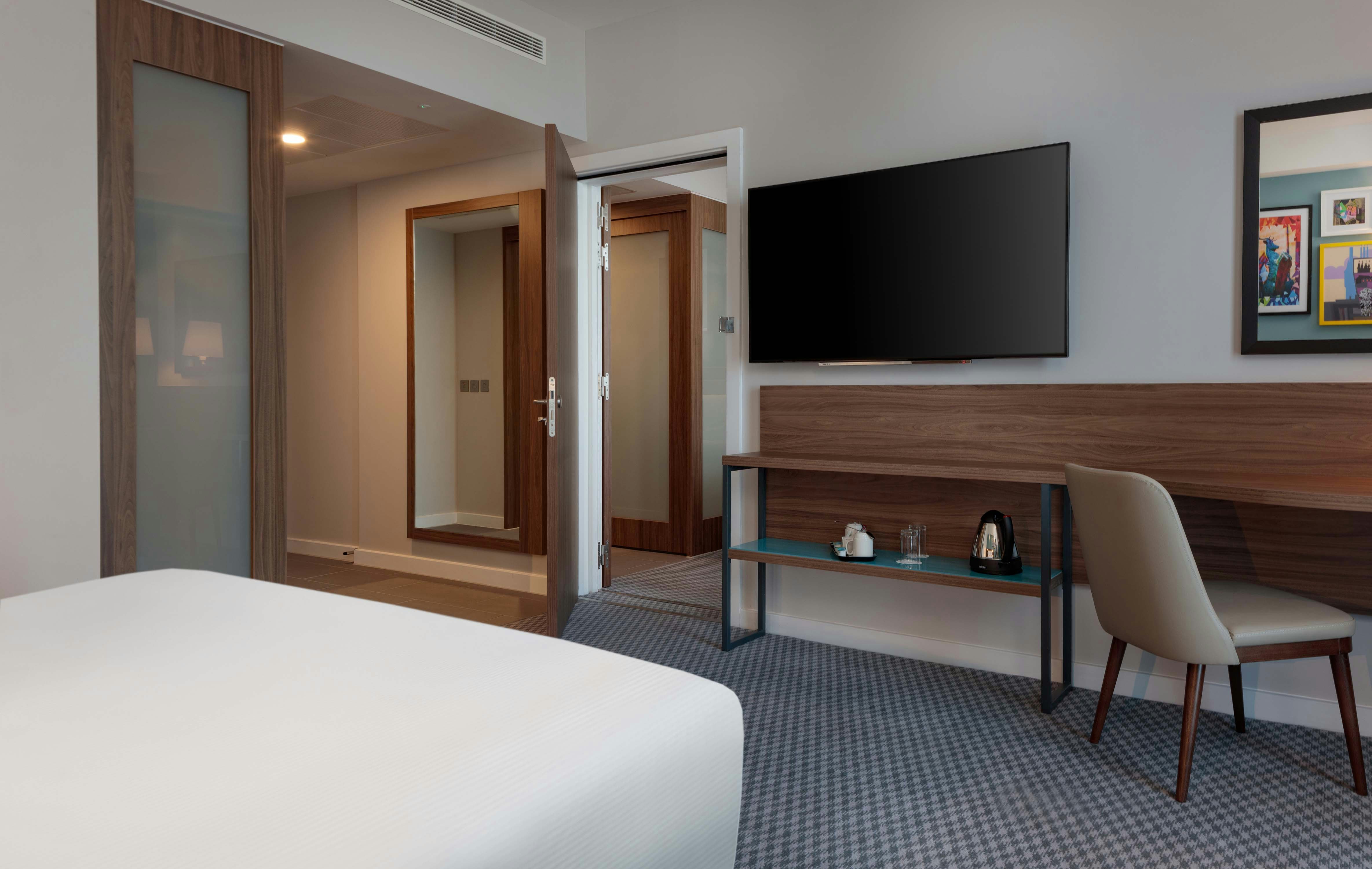 Hampton By Hilton Edinburgh Airport 11/56