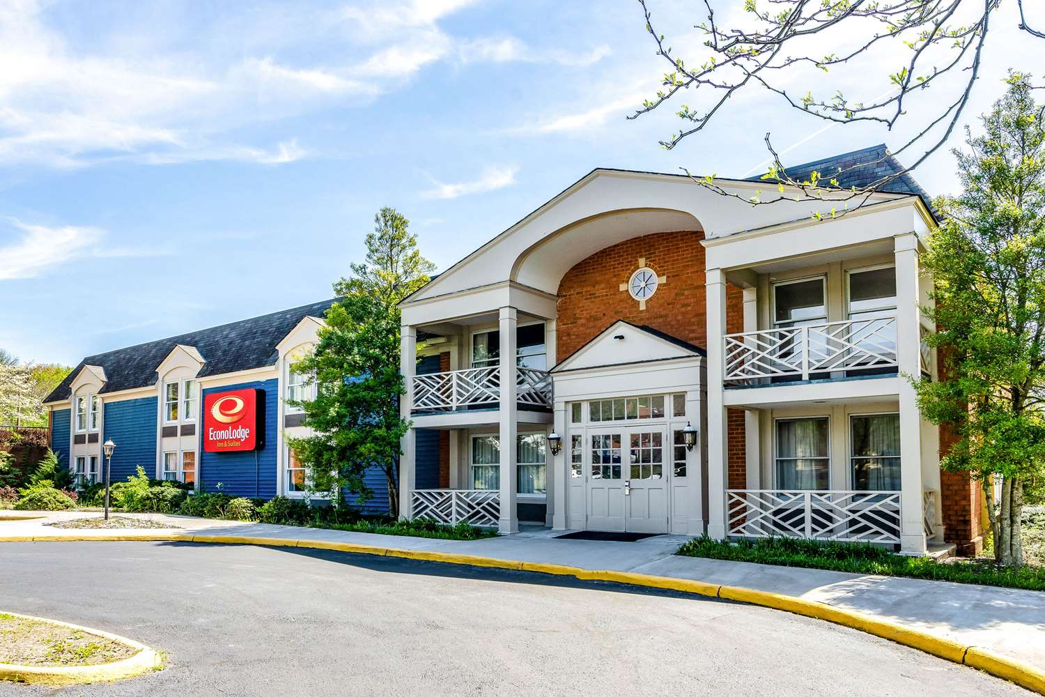 Econo Lodge Inn & Suites Radford-Blacksburg Area 1/14