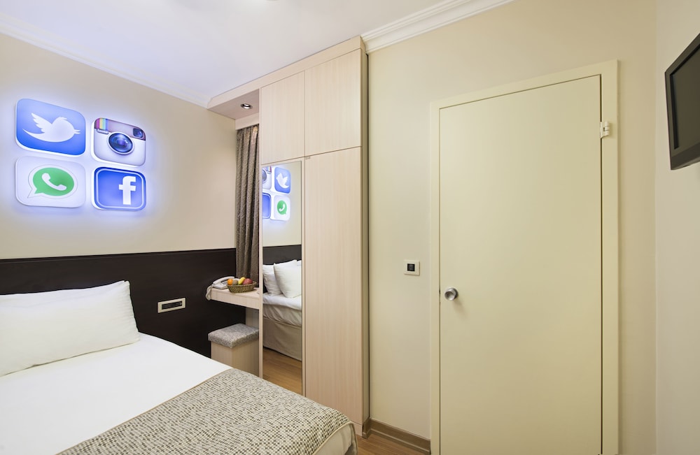ECONOMY, DOUBLE BED, NO WINDOW