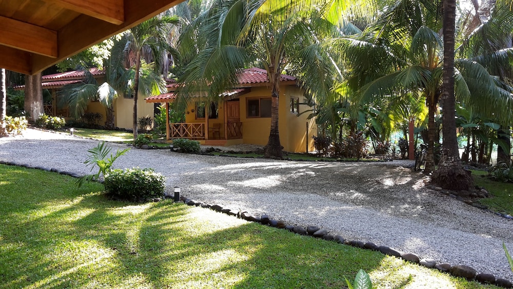 Esencia Hotel And Villas 7/65