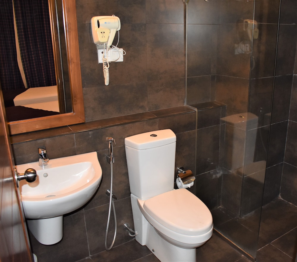Port View City Hotel 42/46