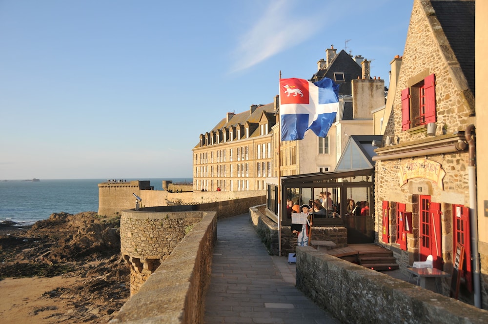 Hotel des Marins 38/50