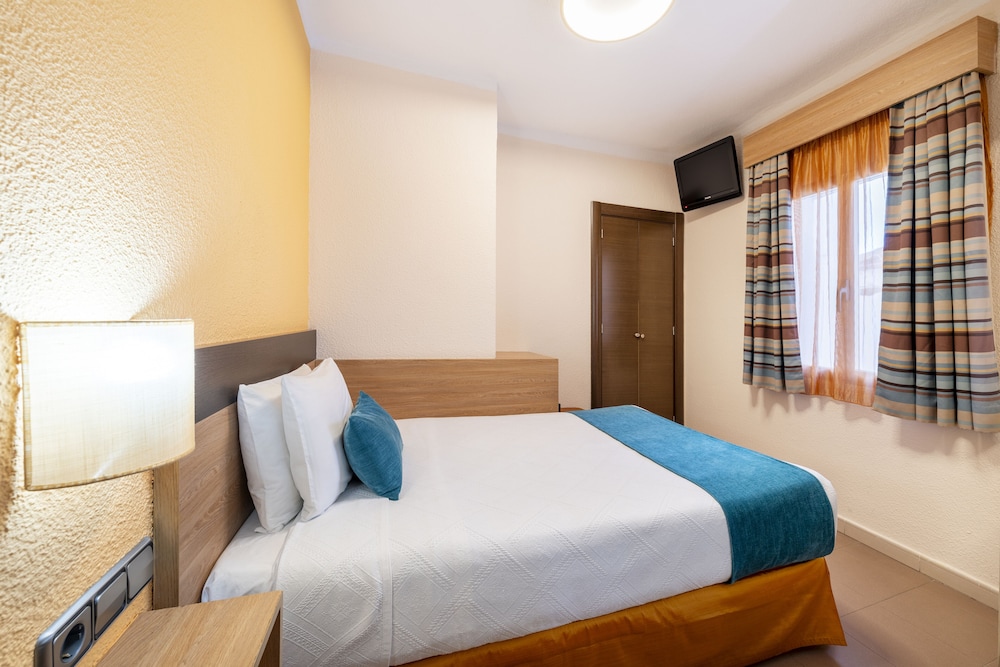 ROOM, SINGLE