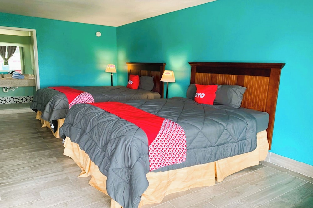 OYO Hotel Dundee By Crystal Lake 16/50