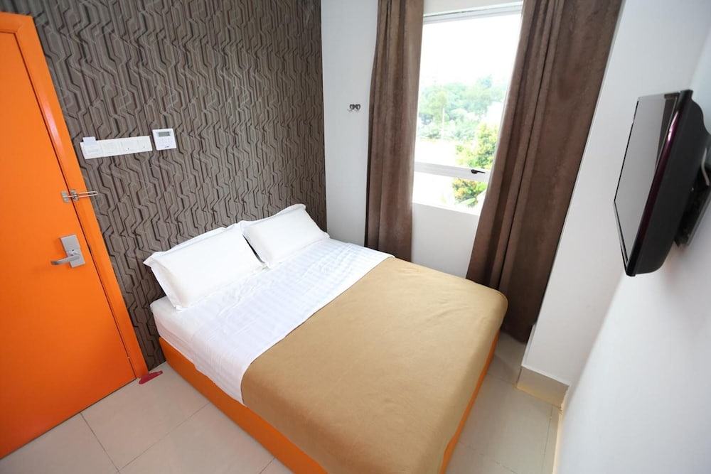 1 Hotel Taman Connaught 28/58