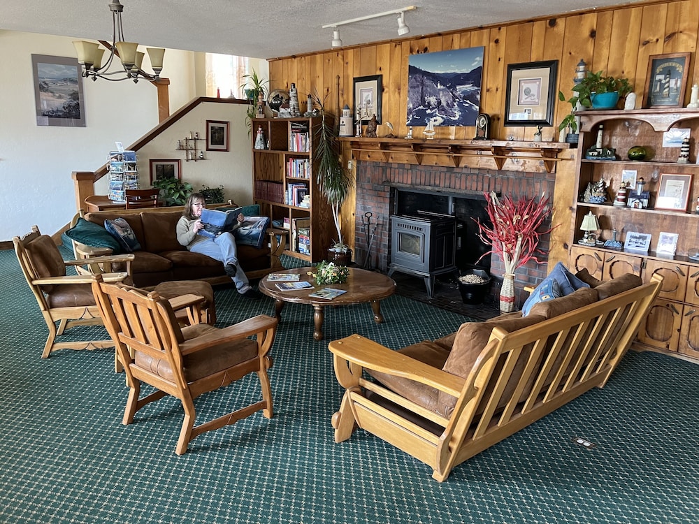 Lighthouse Inn 49/76
