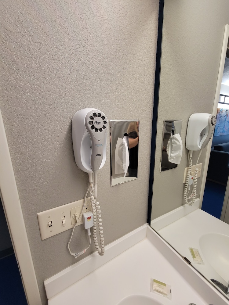 Microtel Inn Council Bluffs 23/50