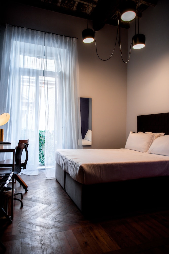 Boutique Centrale Palace 24/81