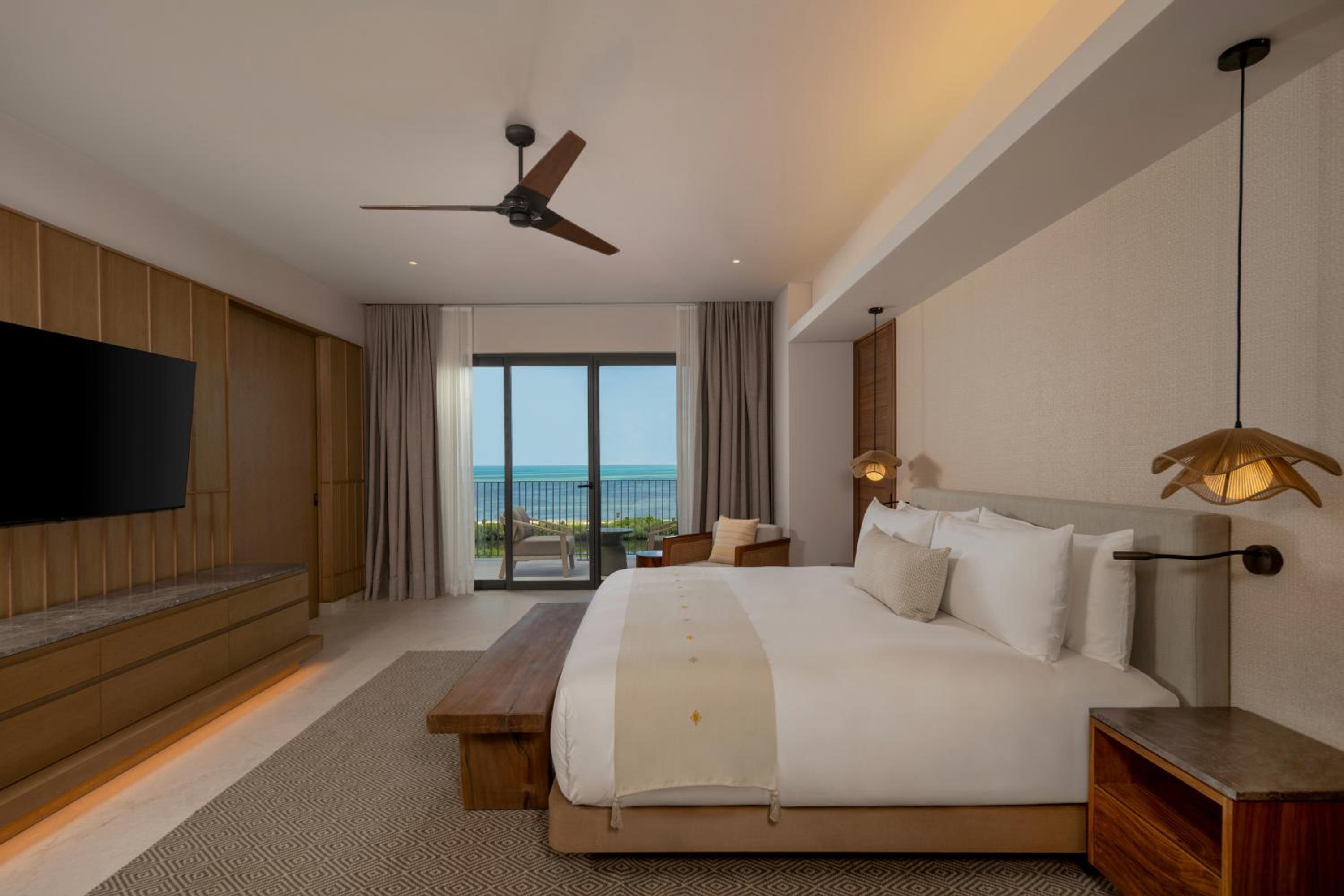Suite, King Bed, Queen Bed, Ocean Front, High Floor