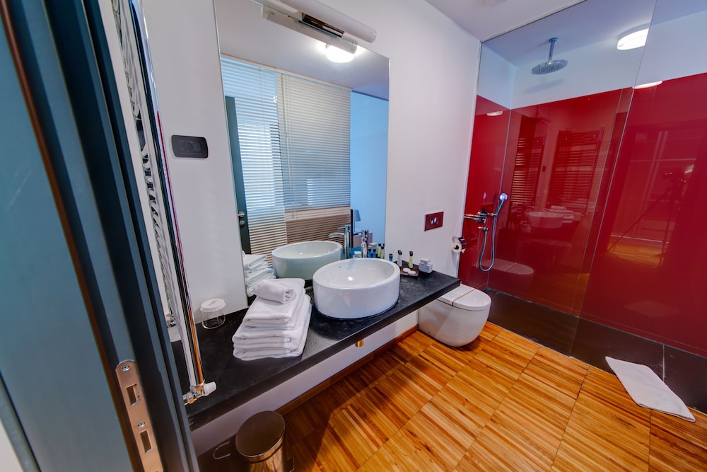 SARROGLIA HOTEL 30/40