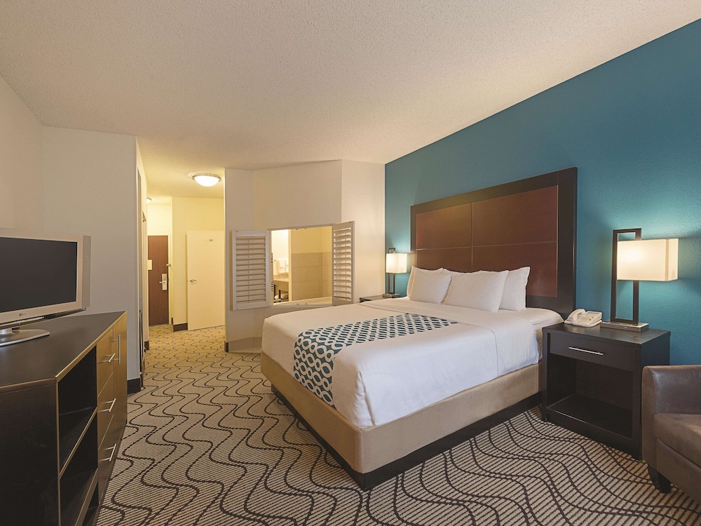 La Quinta Inn & Suites by Wyndham Central Point - Medford 16/48