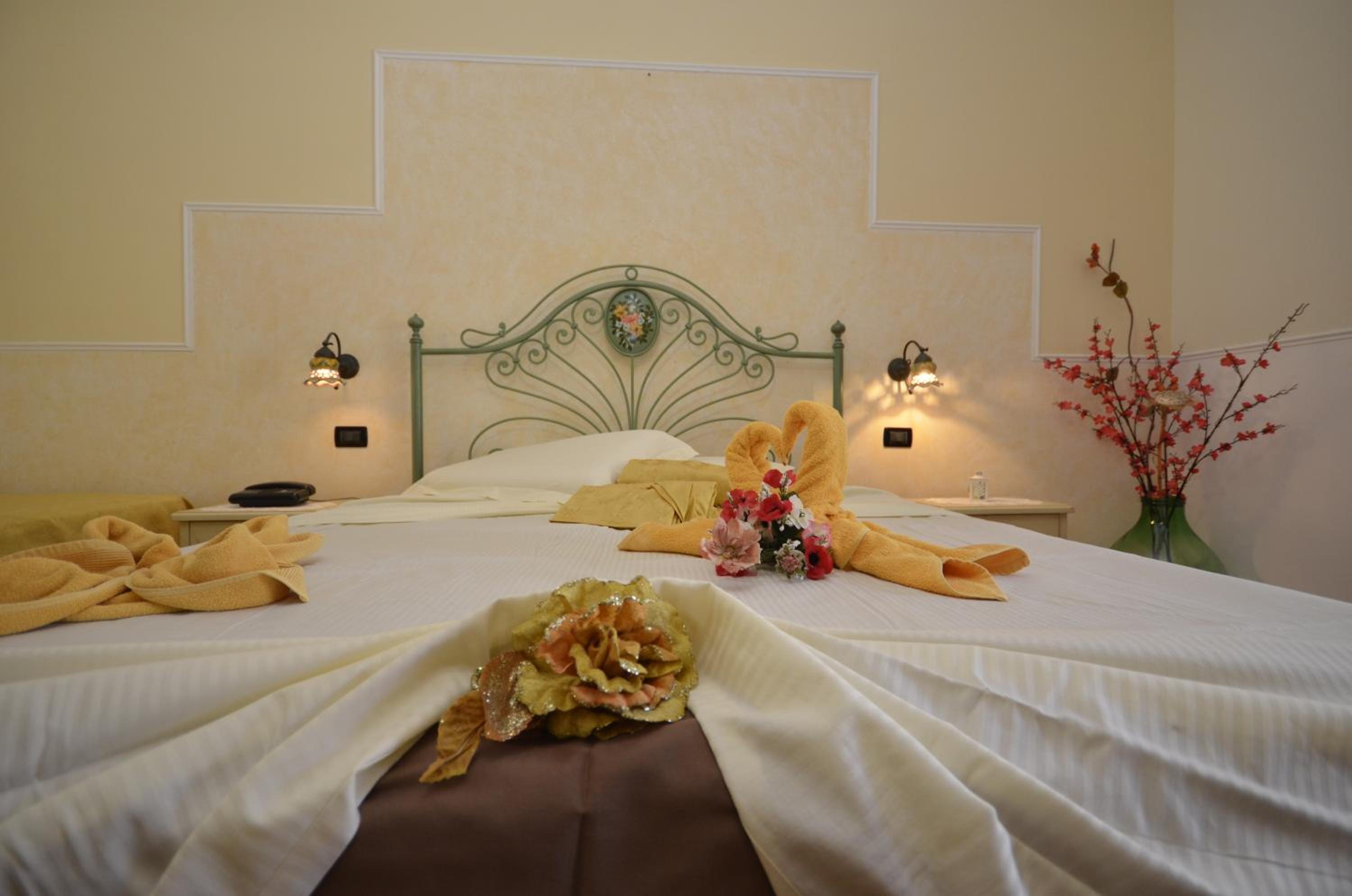 Room, Double or Twin Bed