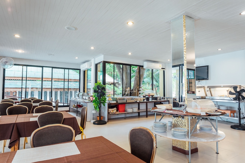 restaurant cafeteria