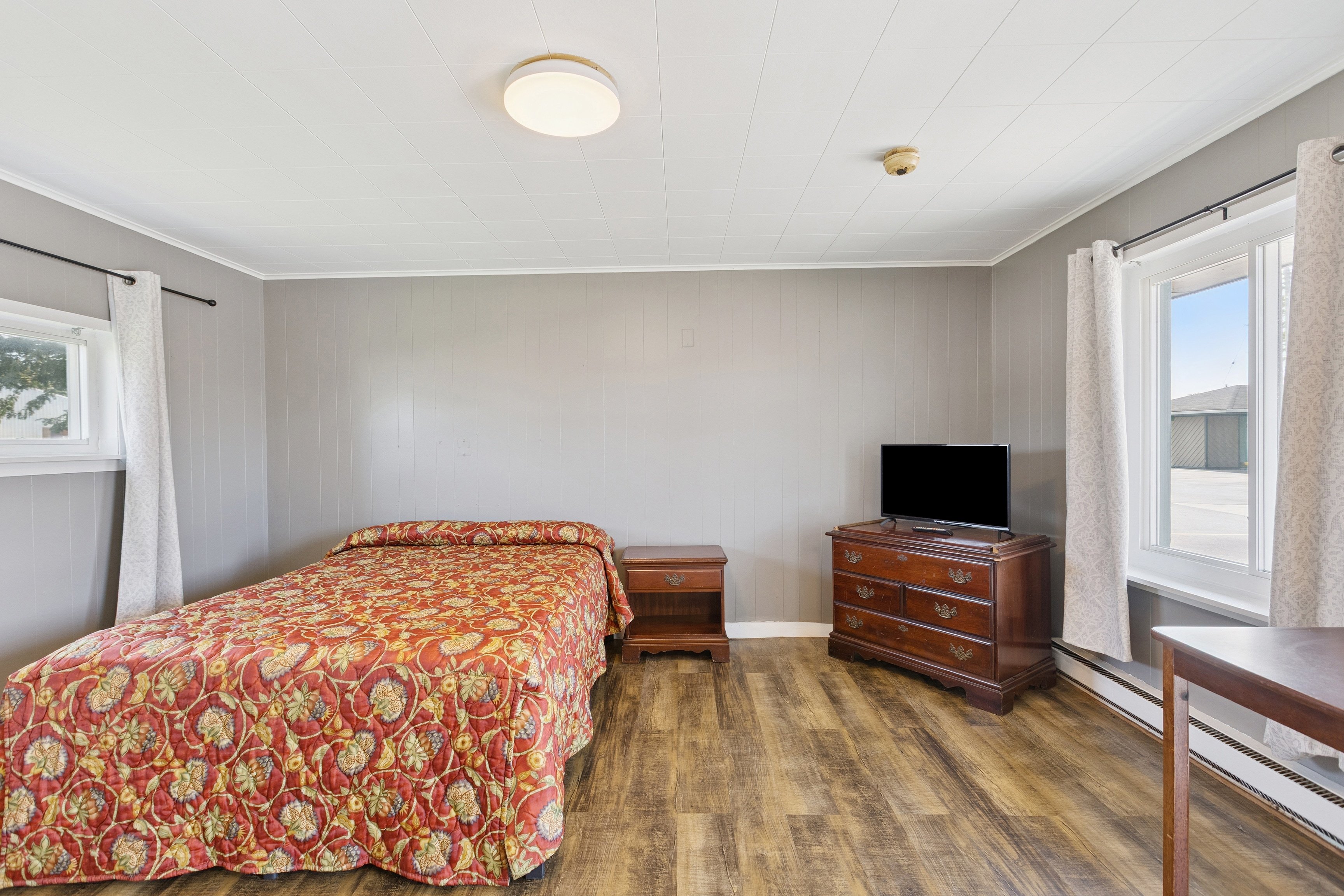 Currys Motel by OYO Saginaw MI 25/39