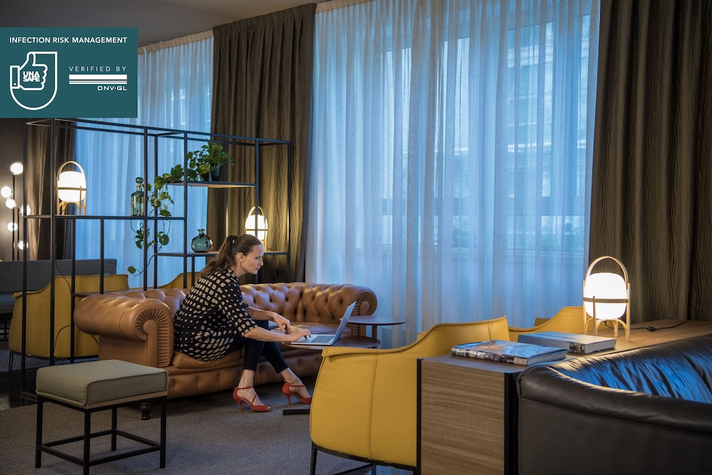 Unahotels Century Milan 35/50